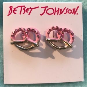 🥨 Betsey Johnson Frosted Pretzel Earrings! 🥨